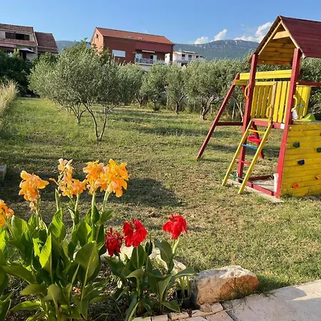 House Garden House *